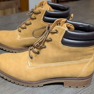 Women's Size 10 Lace Up Tan Boots.
